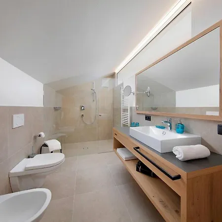 Appartement-Hotel Anthea Tirolo Exterior photo